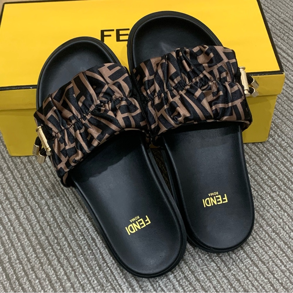 Fendi Women’s 🎈🎈Brown Sandals